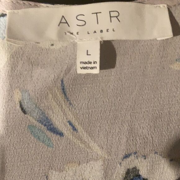 ASTR BOHO Floral Romper Long Sleeve - Picture 13 of 13